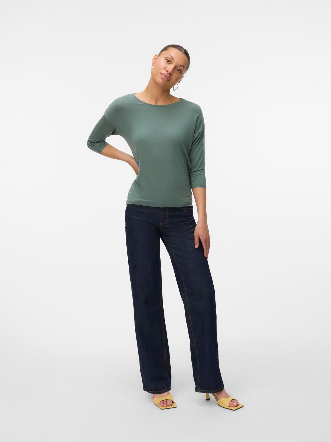 model_shot-front